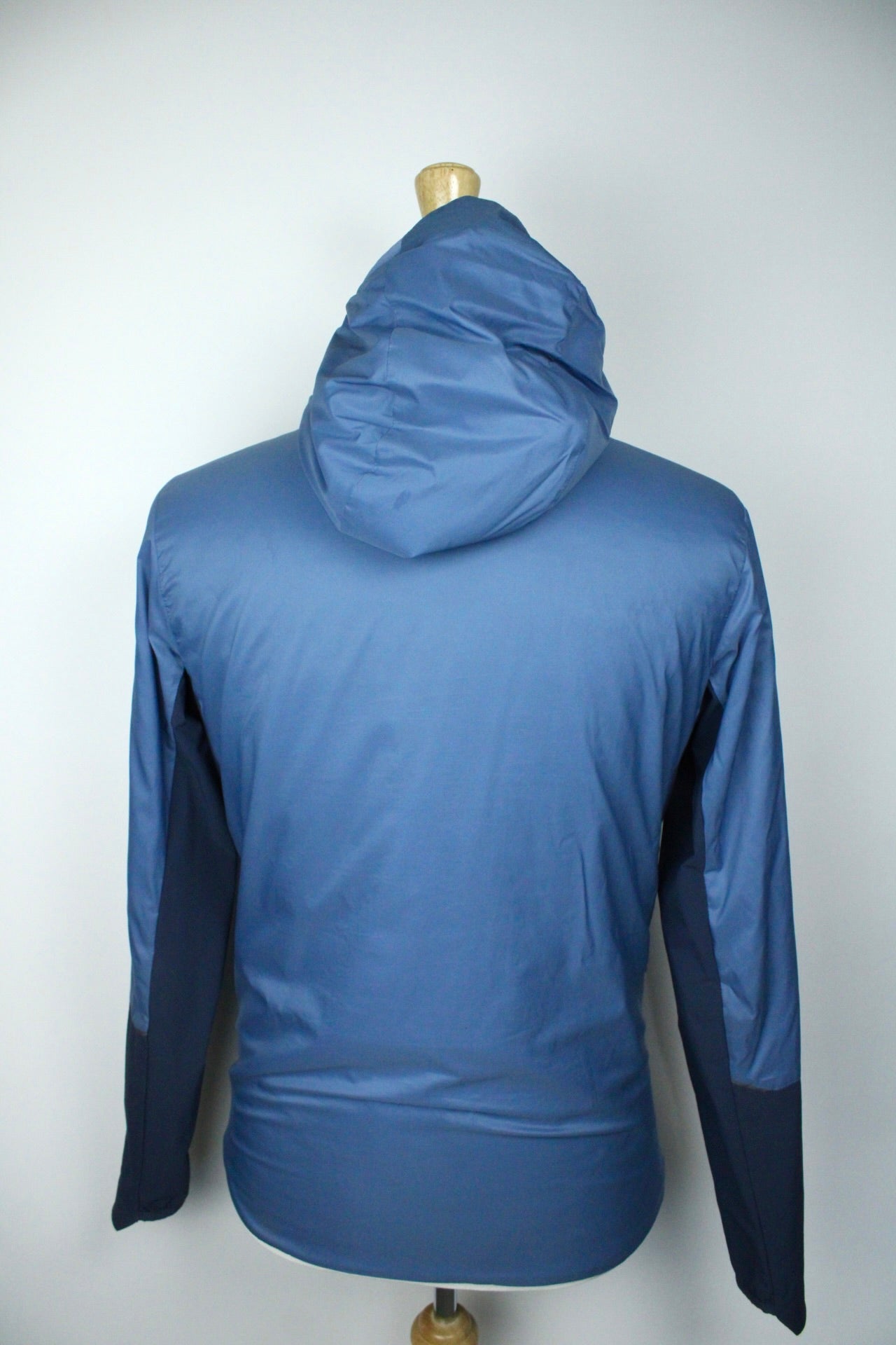 On running insulator jacket - Medium